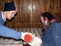 Nejdůležitější součást kuchyně: Muž vydávající kečup, tedy nejdůležitější část rizota.
